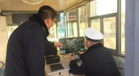 公安利用巡檢無人機(jī)喊話 保障冬季出行安全(圖2) 巡檢無人機(jī)