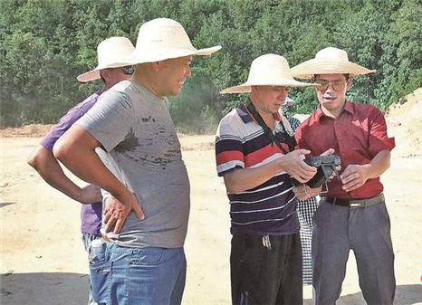 無人機培訓到田頭,農民“飛手”上線(圖1) 無人機培訓到田頭,農民“飛手”上線(圖1)